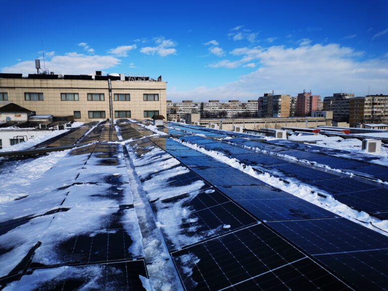 Sistem fotovoltaic industrial 200kW instalat de Genway pe hală metalică
