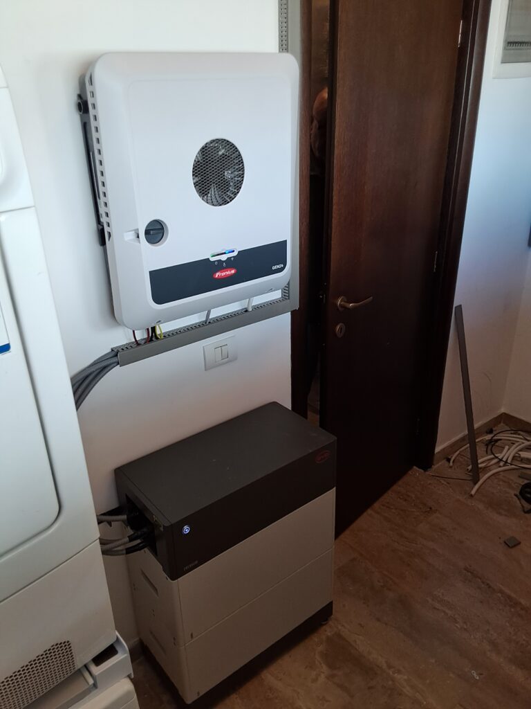 Ansamblu complet invertor Fronius și baterie BYD – Genway