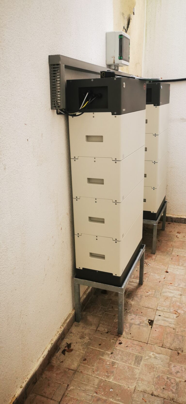 Baterie de stocare Casa Verde 2026 montată de echipa Genway